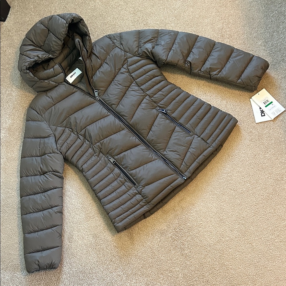 NWT DKNY Women's Hooded Puffer Jacket - Picture 1 of 3